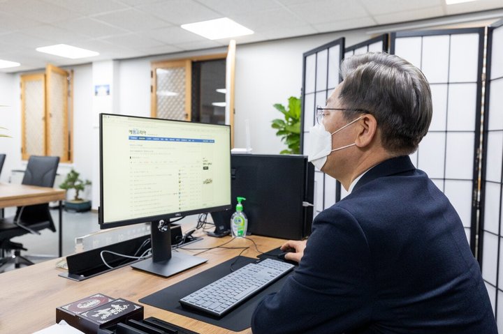 [서울=뉴시스] 이재명 더불어민주당 대선 후보가 9일 온라인 커뮤니티 에펨코리아에 글과 함께 인증샷을 올렸다. 2021.12.09. (사진=에펨코리아 캡처) *재판매 및 DB 금지