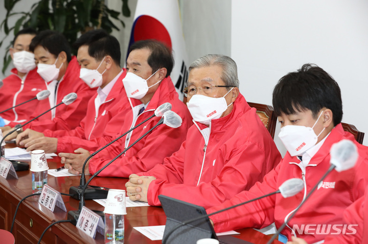 [서울=뉴시스] 전신 기자 = 김종인 국민의힘 총괄선거대책위원장이 9일 서울 여의도 국회에서 열린 중앙선거대책위원회의에서 발언하고 있다. (공동취재사진) 2021.12.09. photo@newsis.com