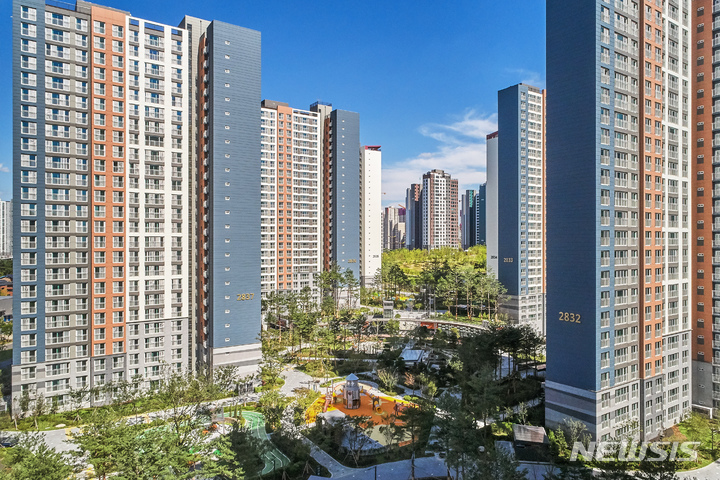 [서울=뉴시스] 2021년 LH 고객품질대상 대상을 수상한 화성동탄 A-84BL아파트. (사진=한화건설 제공)