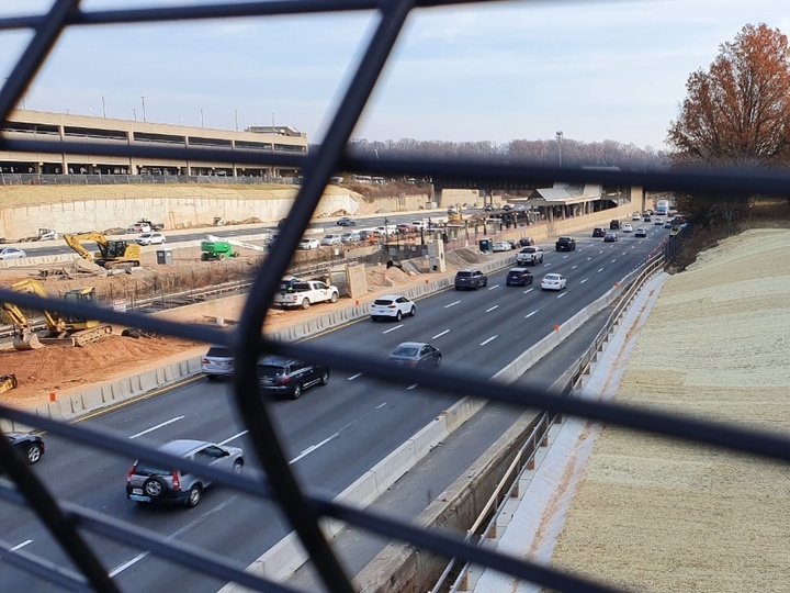 [워싱턴=뉴시스]김난영 특파원=9일(현지시간) 버지니아 비엔나 인근 고속도로에서 대규모 공사가 진행되는 모습. imzero@newsis.com 2021.12.10. *재판매 및 DB 금지