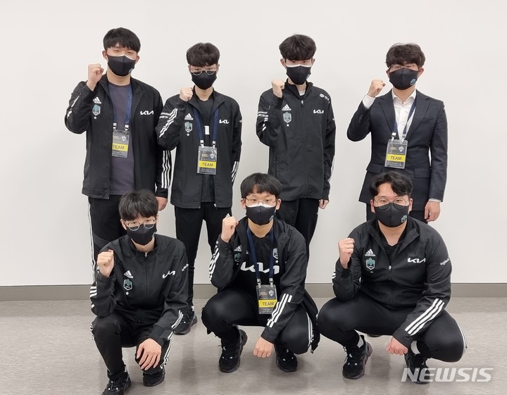 [울산=뉴시스]오동현 기자 = LCK 챌린저스 리그의 담원 기아 선수들이 지난 10일부터 12일까지 울산 문수체육관에서 진행된 '2021 LoL KeSPA Cup ULSAN'에 참가해 우승을 차지했다. odong85@newsis.com 