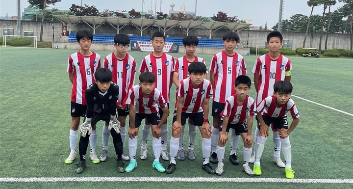 [뉴시스=세종]세종SAFC U-15 중등 축구팀 선수들이 경기 후 기념 사진을 찍고 있다.2021.12.13.(사진=세종SAFC U-15 중등 축구팀 제공) *재판매 및 DB 금지