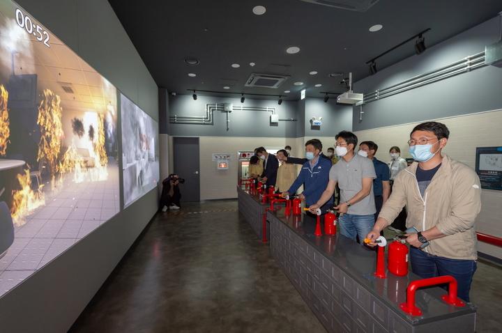 [서울=뉴시스] 서울 양천구는 지난 9일 행정안전부에서 공표한 '2021년 전국 지역 안전지수' 6개 분야 중 3개 분야에서 1등급 '가장 안전'을 달성했다고 14일 밝혔다. 사진은 목동재난안전체험관의 모습. (사진=양천구 제공) 2021.12.14. photo@newsis.com&nbsp; *재판매 및 DB 금지