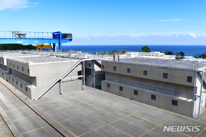 [서울=뉴시스] 증설된 월성원전 맥스터의 모습. 2022.08.29. (사진=한국수력원자력 제공)