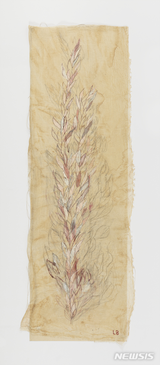 [서울=뉴시스]루이스 부르주아, 'LEAVES (#4)' 2006, Etching, gouache, watercolor, pencil, ink, colored pencil and fabric on paper 151.8 x 49.5cm, © The Easton Foundation/VAGA at ARS, New York/SACK, Seoul, 사진: Timothy Doyon이미지 제공: 국제갤러리