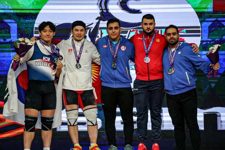 【서울=뉴시스】진윤성(왼쪽 첫번째).(사진=대한역도연맹 제공) 