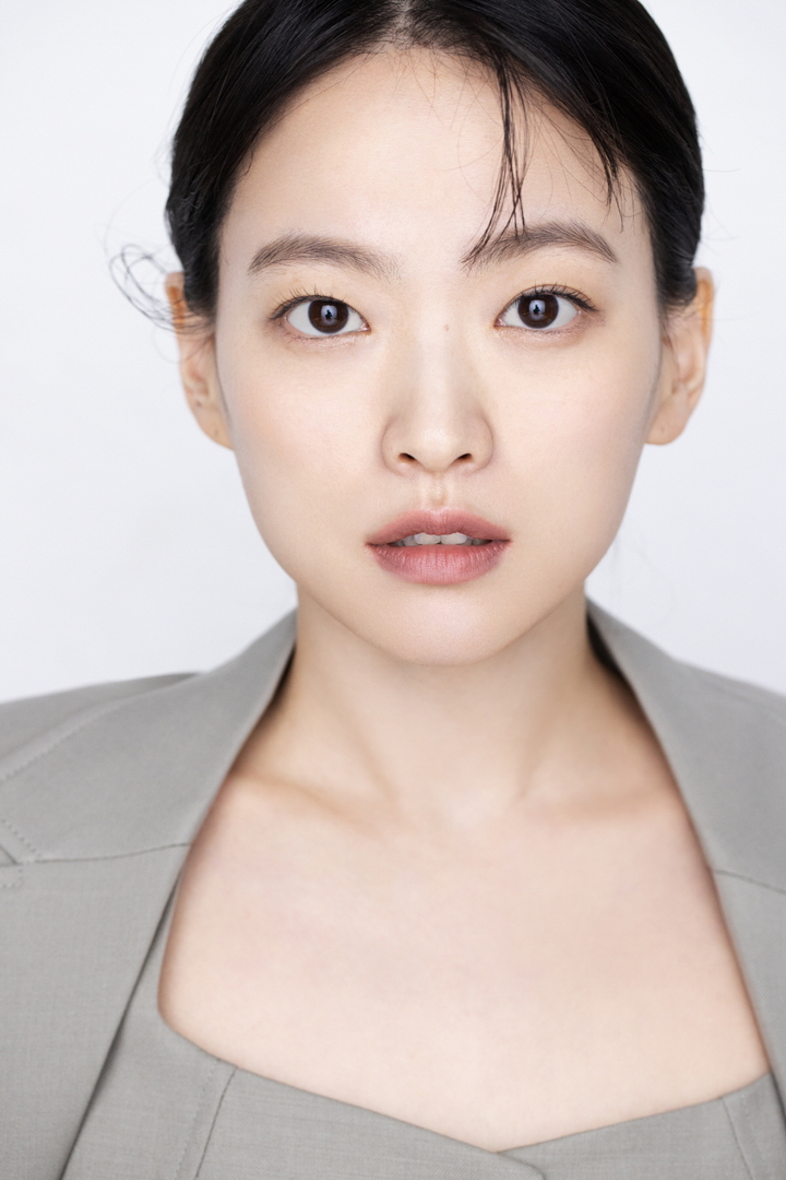 [서울=뉴시스] 천우희 새 프로필. 2021.12.16. (사진 = H&엔터테인먼트 제공) photo@newsis.com *재판매 및 DB 금지