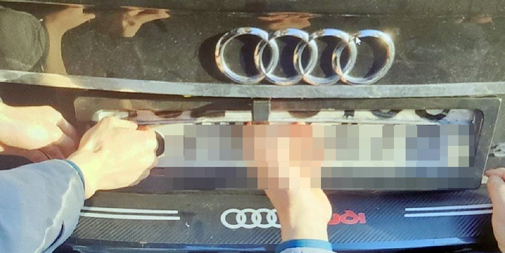 가변 번호판 승용차. 부산경찰청 제공 *재판매 및 DB 금지