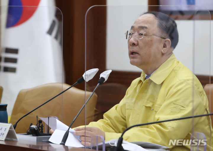 [서울=뉴시스] 김명원 기자 = 홍남기 경제부총리 겸 기획재정부 장관. 2021.12.16. kmx1105@newsis.com