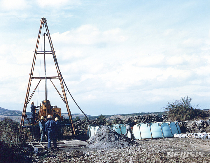 [장수브랜드 탄생비화]천연 정수기가 만든 대한민국 대표 생수 '제주삼다수'