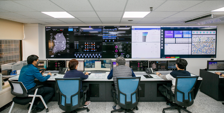 [서울=뉴시스] 경찰청은 범죄, 재난 등에 신속하고 효과적으로 대응할 수 있도록 '재난안전통신망(PS-LTE)' 전용 무선통신 장비를 전국 경찰관서에 도입했다고 19일 밝혔다. (사진=경찰청 제공) *재판매 및 DB 금지