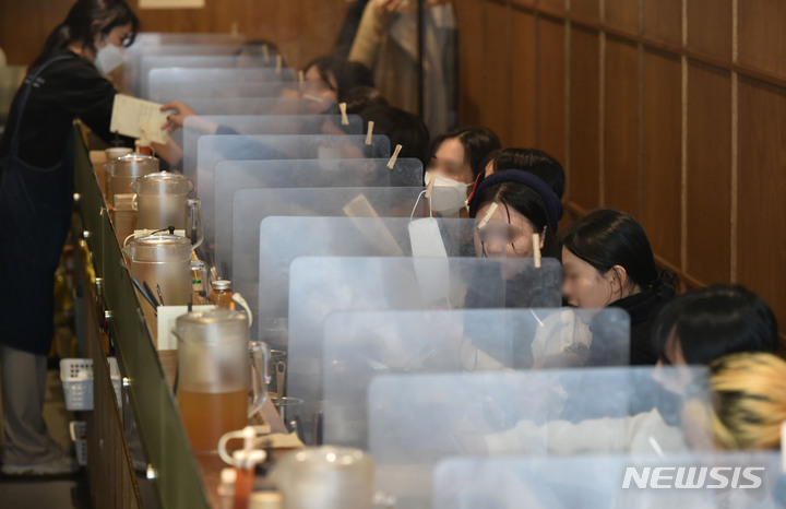 [대구=뉴시스] 이무열 기자 = 대구 중구의 1인 식사 음식점. 2021.12.17. lmy@newsis.com