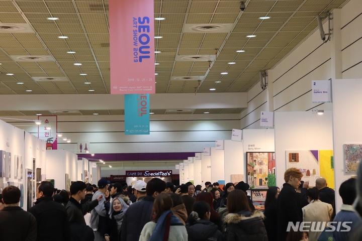 [서울=뉴시스]서울아트쇼 2019 전시 전경.