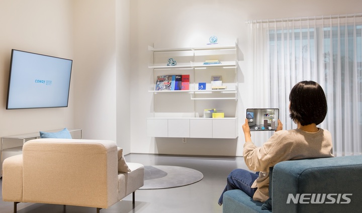 [서울=뉴시스] 코웨이 'AR(증강현실) 카탈로그 앱 서비스'. (이미지=코웨이 제공) 2021.12.20. photo@newsis.com