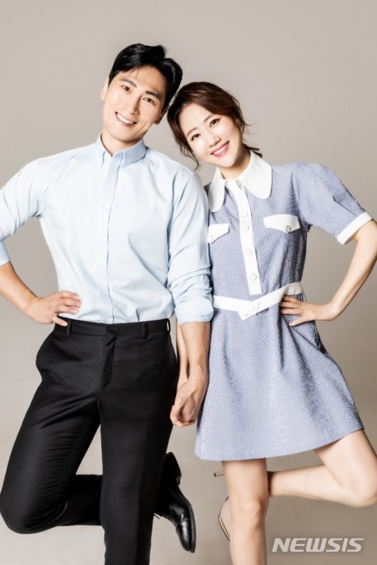 [서울=뉴시스]김재우, 조유리 부부 2021.12.21(사진=밀알복지재단 제공) photo@newsis.com*재판매 및 DB 금지