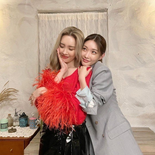 [서울=뉴시스] 선미·청하. 2021.12.21. (사진 = 청하 인스타그램 제공) photo@newsis.com *재판매 및 DB 금지