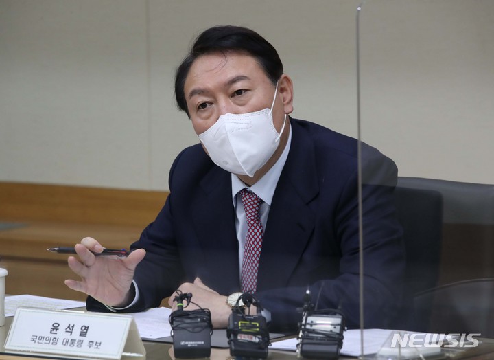 [서울=뉴시스] 국회사진기자단 = 윤석열 국민의힘 대통령후보. 2021.12.21. photo@newsis.com