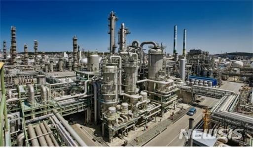 국내 유일 나일론 원료인 카프로락탐(caprolactam)과 유안비료(속효성 질소질 비료) 제조·판매 전문 화학업체 (주)카프로 울산공장 전경. *재판매 및 DB 금지