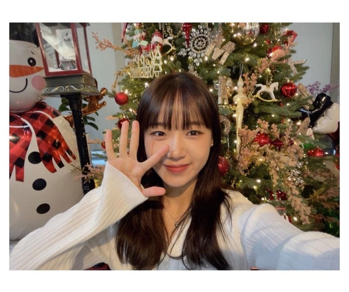 [서울=뉴시스] 위키미키 최유정, 크리스마스 앞두고 설렘 전파했다 2021.12.22 (사진=최유정 SNS 제공) photo@newsis.com*재판매 및 DB 금지 *재판매 및 DB 금지