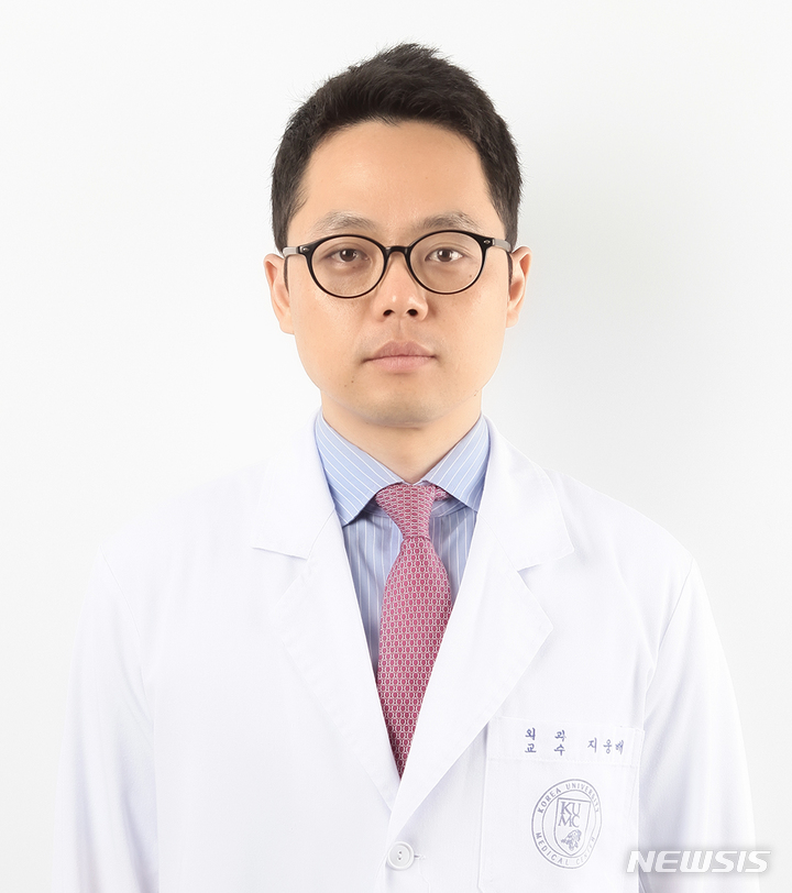 [서울=뉴시스]지웅배 고대안산병원 대장항문외과 교수. (사진= 고대안산병원 제공) 2021.12.22