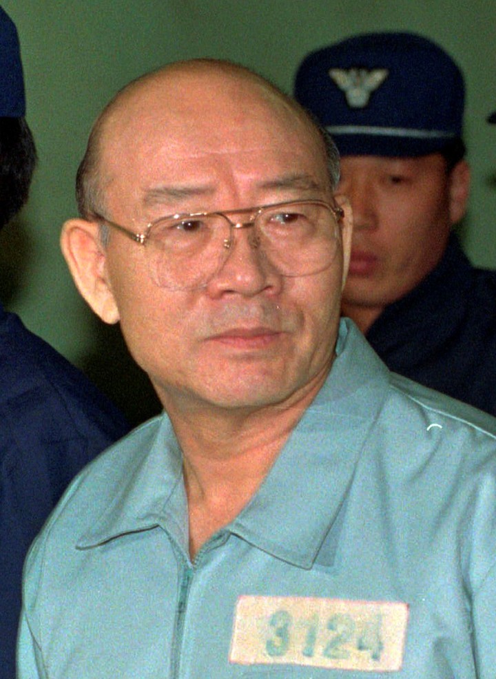 '전두환 회고록' 손배 항소심, 상속인이 이어받는다