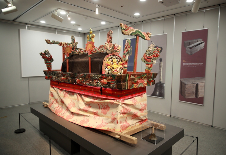 특별전에 전시된 ‘태안 승언리 상여’ *재판매 및 DB 금지