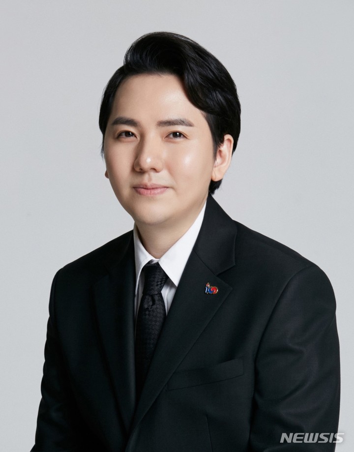 [서울=뉴시스] 팝페라테너 임형주. (사진=디지엔콤 제공) 2021.12.24. photo@newsis.com *재판매 및 DB 금지