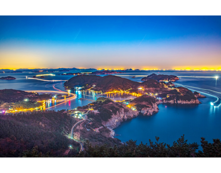 [통영=뉴시스] 신정철 기자= 경남 통영시가 '2022년 문화체육관광부 생활관광 활성화 공모사업'에 최종 선정돼 국비 1억 원을 지원받는다.사진은 통영 섬마을 풍경이다.(사진=통영시 제공).2021.12.24. photo@newsis.com *재판매 및 DB 금지