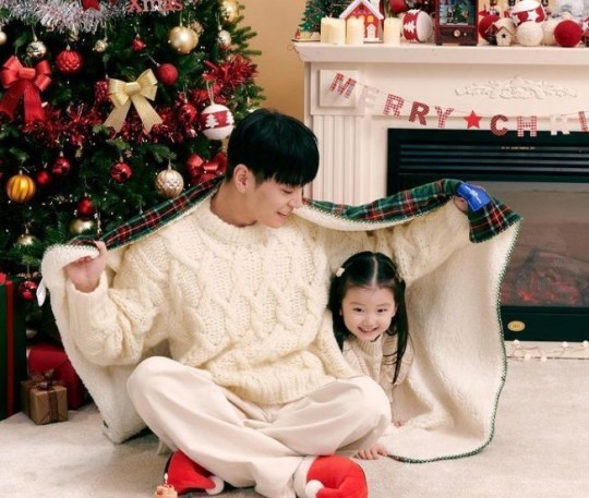 [서울=뉴시스] 사이먼 도미닉 2021.12.24 (사진=사이먼 도미닉 인스타그램 캡처)photo@newsis.com* *재판매 및 DB 금지