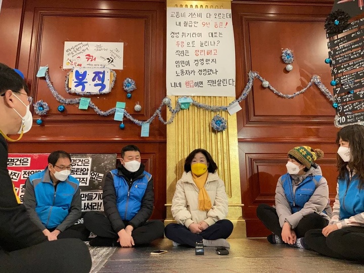 심상정 정의당 대선후보가 25일 서울 중구 세종호텔 정리해고 노동자 농성장을 방문했다. (사진 제공 = 정의당) *재판매 및 DB 금지