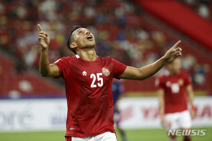 [싱가포르=AP/뉴시스]신태용호 인도네시아가 스즈키컵 결승에 올랐다. 2021.12.25.