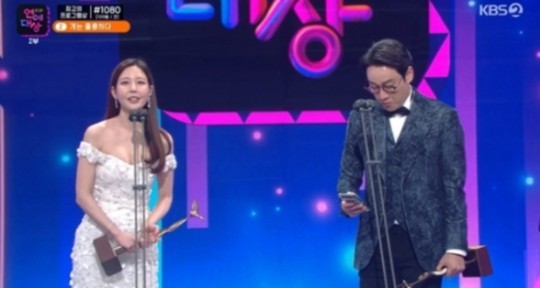 [서울=뉴시스] 이현주, 이휘재 2021.12.27 (사진=KBS 연예대상 방송 캡처)photo@newsis.com* *재판매 및 DB 금지