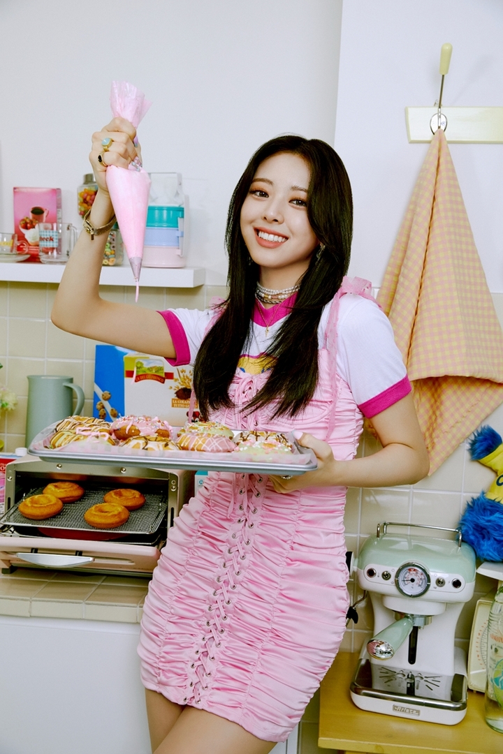 [서울=뉴시스] ITZY 유나, 'SBS 가요대전'서 입담과 진행 실력 뽐냈다...'차세대 MC 퀸' 2021.12.28 (사진=JYP엔터테인먼트 제공) photo@newsis.com*재판매 및 DB 금지 *재판매 및 DB 금지