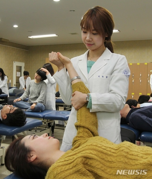 물리치료과 실습 (사진=구미대 제공) *재판매 및 DB 금지