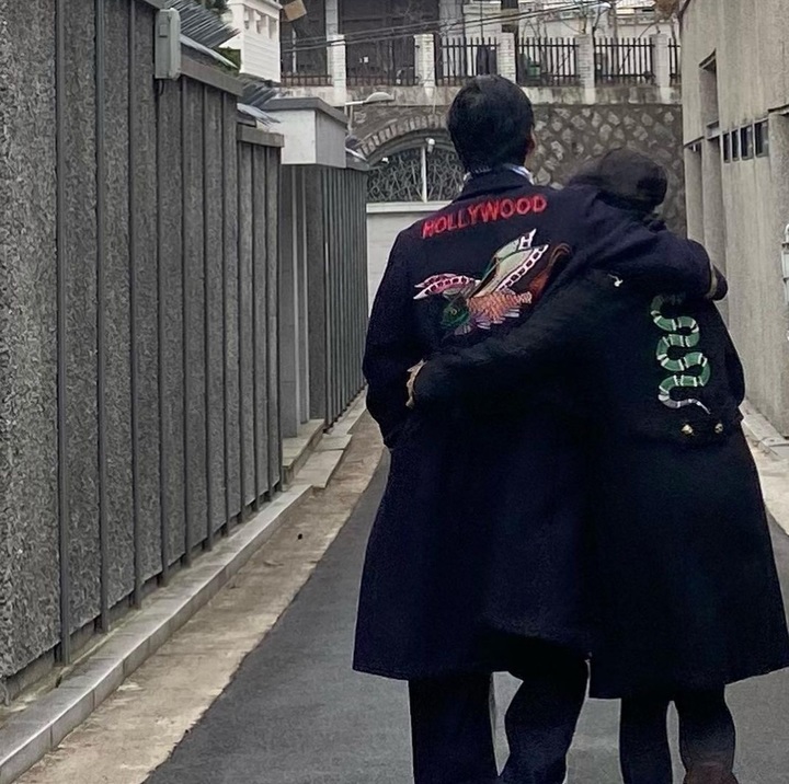 [서울=뉴시스] 신현준, '12세 연하' 아내와 다정한 스킨십..."달달하다 달달해~" 2021.12.29 (사진=신현준 SNS 제공) photo@newsis.com*재판매 및 DB 금지 *재판매 및 DB 금지