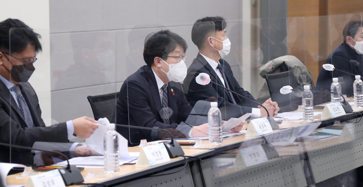 [서울=뉴시스] 이영환 기자 = 윤성욱 국무2차장이 29일 서울 중구 대한상공회의소에서 열린 규제샌드박스 기업인·전문가 간담회에 참석해 발언을 하고 있다. (사진=국무조정실 제공) 2021.12.29. photo@newsis.com *재판매 및 DB 금지