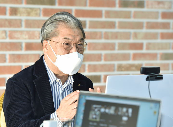 [수원=뉴시스] 신년 인터뷰를 하고 있는 이재정 경기도교육감. 2021.12.30. (사진=경기도교육청 제공) *재판매 및 DB 금지