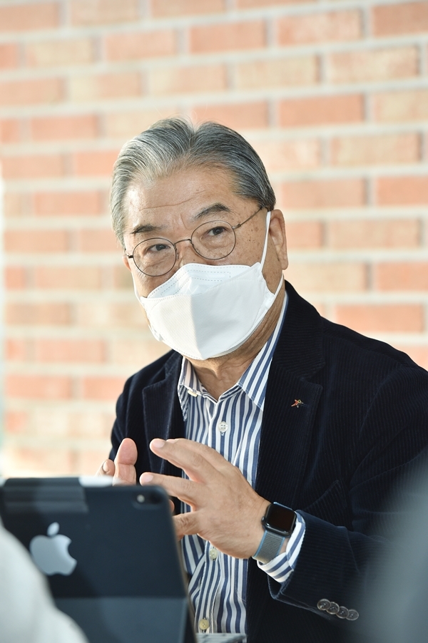 [수원=뉴시스] 신년 인터뷰를 하고 있는 이재정 경기도교육감. 2021.12.30. (사진=경기도교육청 제공) *재판매 및 DB 금지