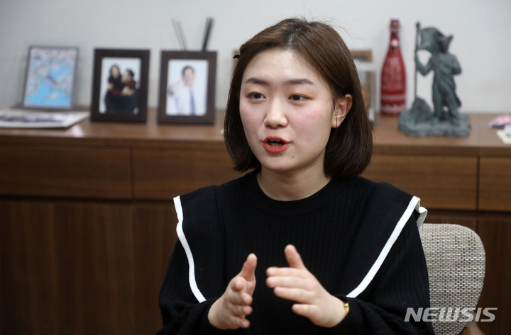 [서울=뉴시스] 김선웅 기자 = 남진희 더불어민주당 광주선대위 공동선거대책위원장이 30일 서울 여의도 국회에서 뉴시스와 인터뷰를 하고 있다. 2021.12.31. mangusta@newsis.com