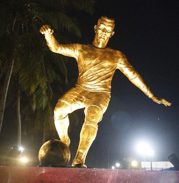 [서울=뉴시스] 지난 29일 인도 고아주 정부 관계자가 소셜미디어(SNS)에 공개한 크리스티아누 호날두 동상의 모습이다. (출처 : 트위터 화면 캡처) 2021.12.31. *재판매 및 DB 금지