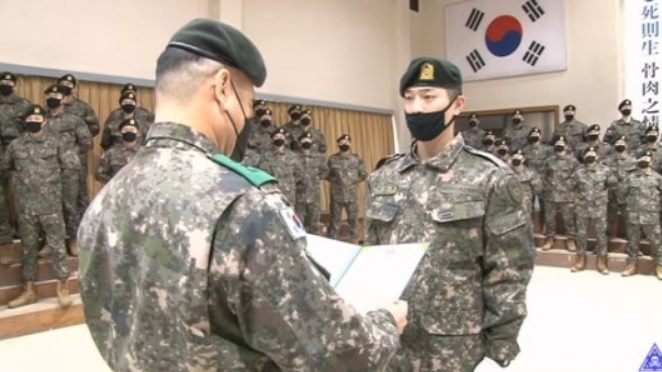 [서울=뉴시스] 서강준 2021.12.31 (사진=제3보병사단 백골부대 공식 유튜브 영상 캡처)photo@newsis.com* *재판매 및 DB 금지