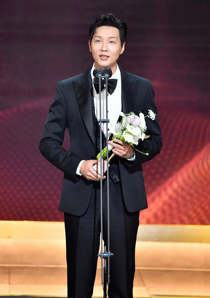 [서울=뉴시스] 지현우, 이세희. 2021.12.31. (사진= KBS 제공) photo@newsis.com*재판매 및 DB 금지 *재판매 및 DB 금지