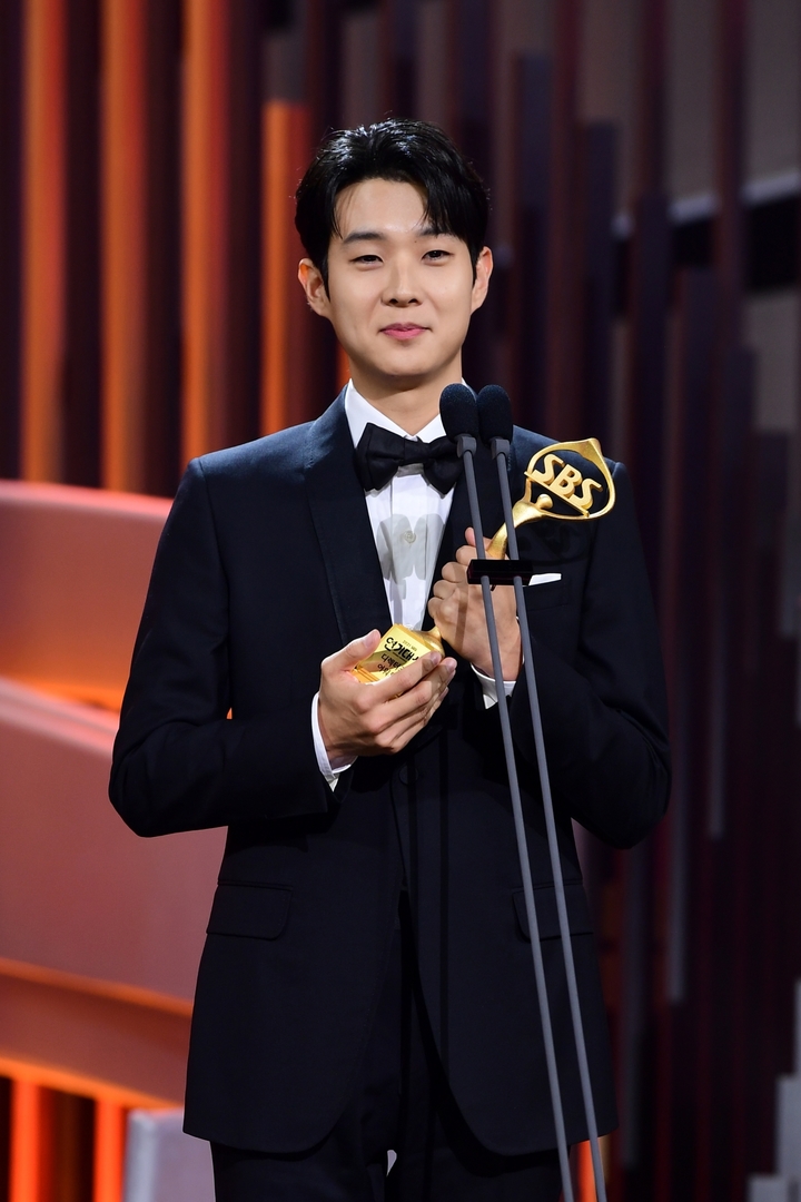 [서울=뉴시스] 최우식. 2021.12.31. (사진= SBS 제공) photo@newsis.com*재판매 및 DB 금지