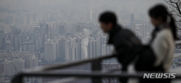 [서울=뉴시스] 정병혁 기자 =  서울 중구 남산에서 바라본 서울시내 아파트의 모습. 2022.01.02. jhope@newsis.com