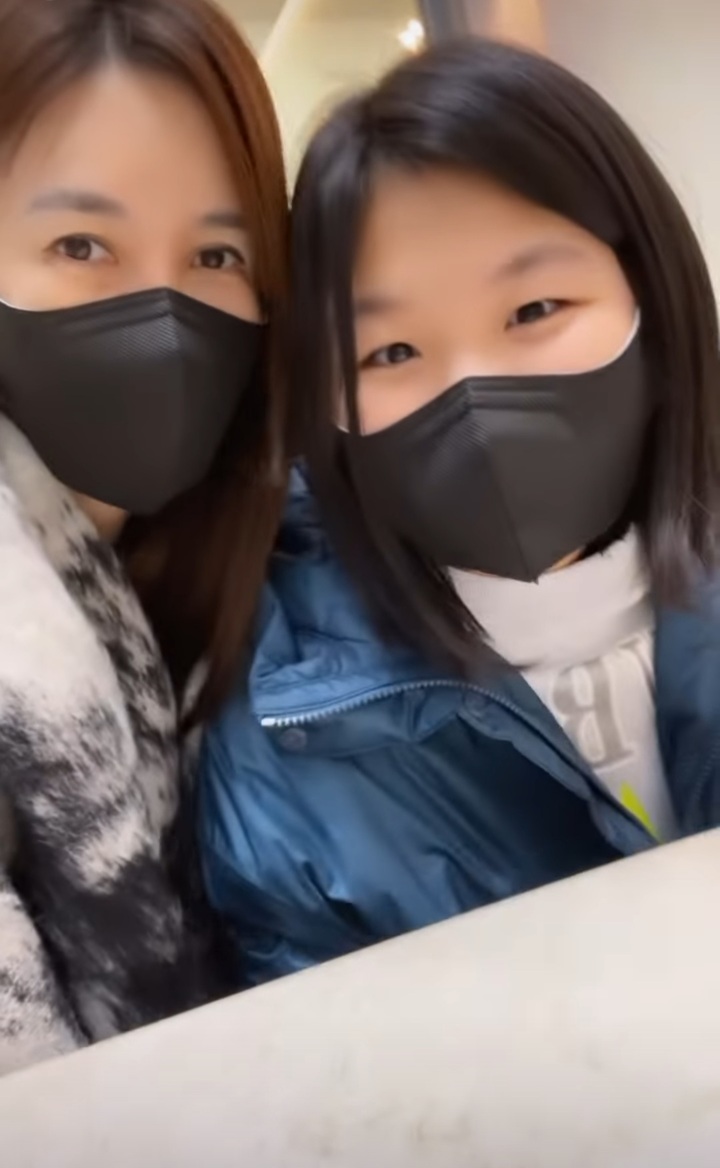 [서울=뉴시스] '엄태웅♥' 윤혜진, 딸 지온 양과 희망찬 새해 열어 2022.01.03 (사진=윤혜진 sns 제공) photo@newsis.com*재판매 및 DB 금지 *재판매 및 DB 금지