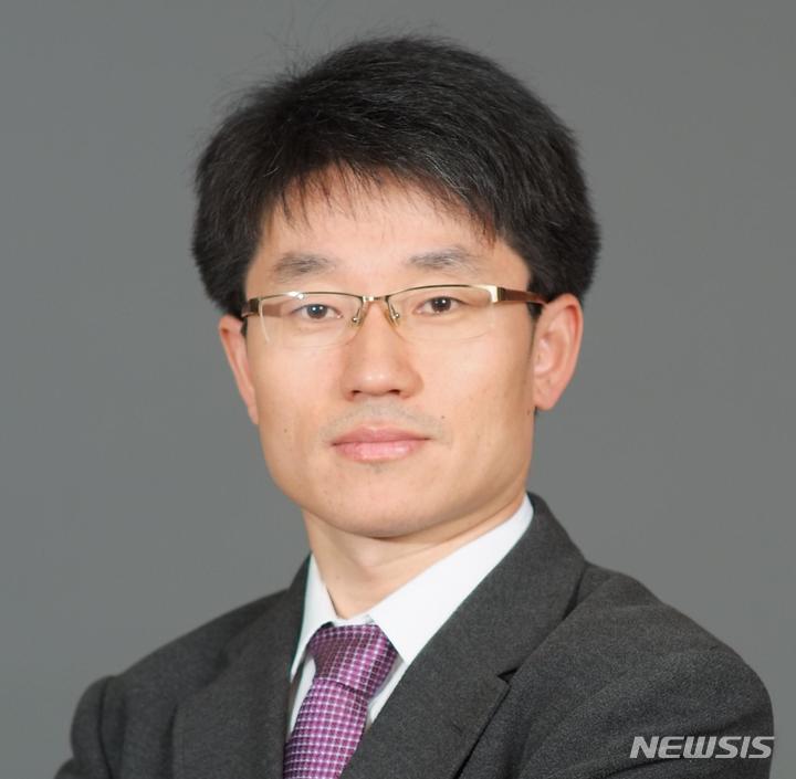 [창원=뉴시스] 한국재료연구원 이정구 자성재료연구실장.(사진=한국재료연구원 제공) 2022.01.03. photo@newsis.com