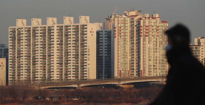 [서울=뉴시스] 고승민 기자 = 서울의 아파트 단지 모습. 2022.01.03. kkssmm99@newsis.com