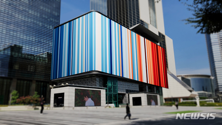 [서울=뉴시스]서울 삼성동 코엑스 K-POP 스퀘어에 선보인 강이연 '0.4'. 사진=한국문화예술위원회 제공.2022.1.05. photo@newsis.com