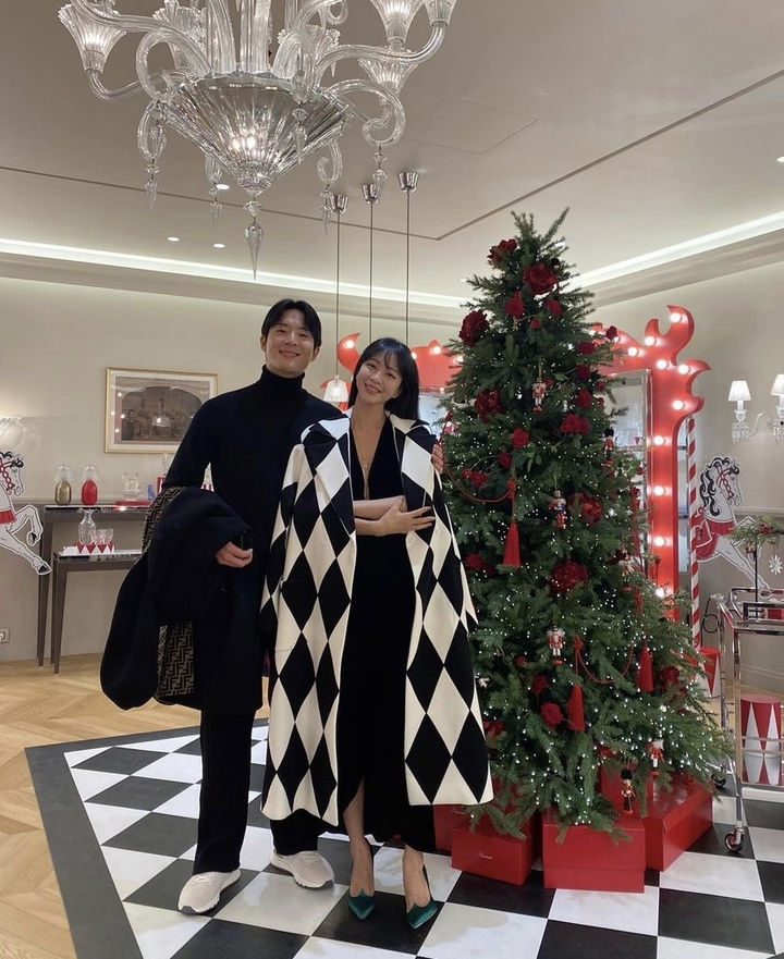 [서울=뉴시스] 배우 한예슬과 남자친구. 2022.01.05.(사진 = 한예슬 인스타그램 제공) photo@newsis.com *재판매 및 DB 금지