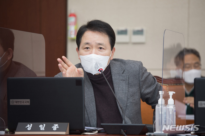 [서울=뉴시스] 김선웅 기자 = 성일종 국민의힘 의원. (공동취재사진) 2022.01.05. photo@newsis.com